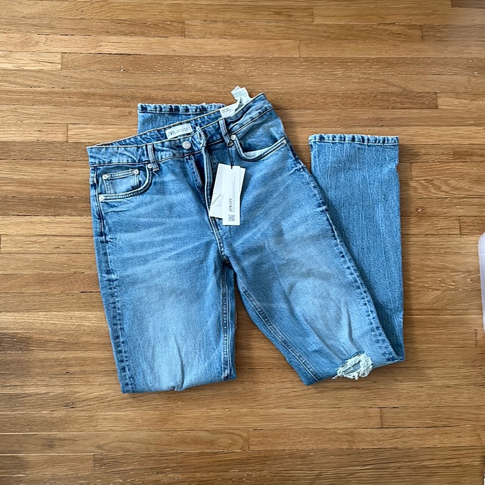 BRAND NEW TRFRipped Slim Jeans